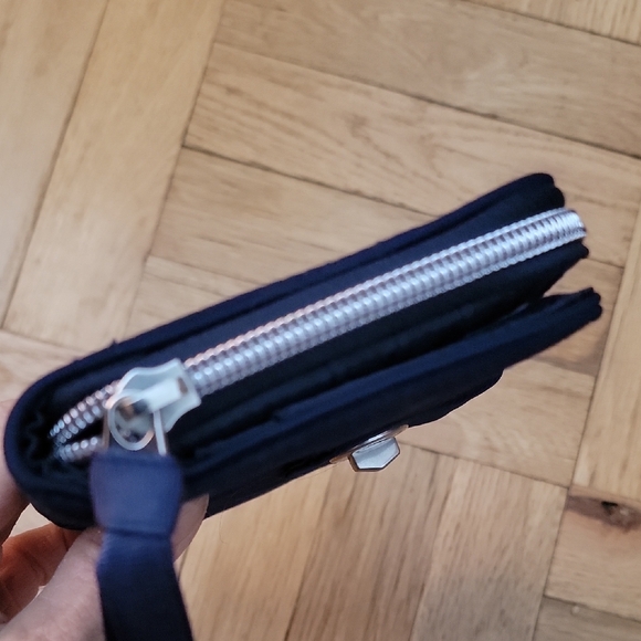 VERA BRADLEY/TURNLOCK WALLET/NAVY - Picture 4 of 11